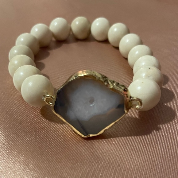 Big Beaded Bracelet with White Wood Beads & a Grey Crystal with Gold Trim! - Picture 3 of 3